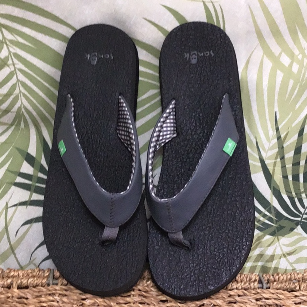 Sanuk Gray Flip Flops Sz 8